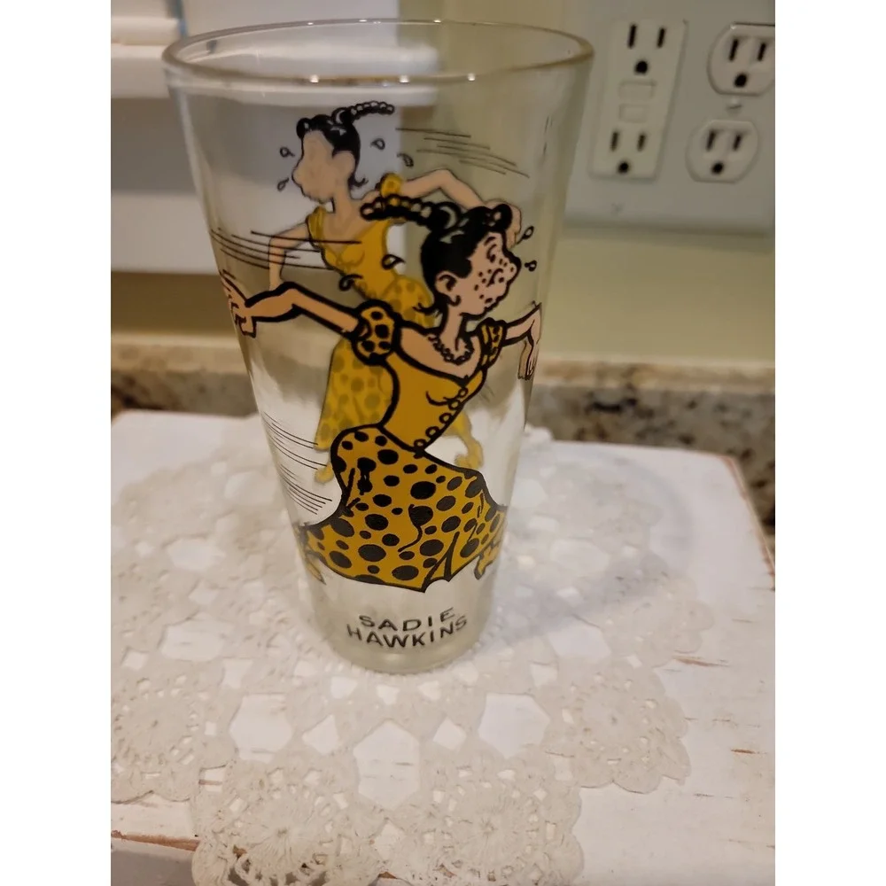 Vintage 1975 Al Capp SADIE HAWKINS Cartoon Character Glass - Lil' Abner 16 OZ